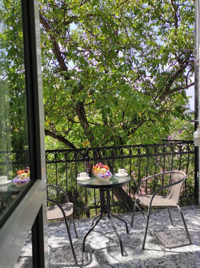 Tranquil Apartment In Vake Tiflis Exterior foto